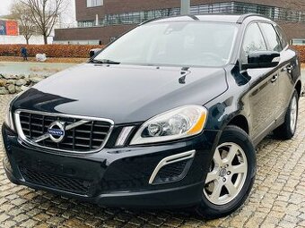 Volvo XC60 2.4D 5VÁLEC 4x4 120KW AUTOMAT NAVIGACE SENZORY