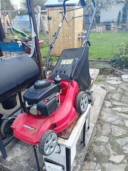 Benzínová sekačška s pojezdem