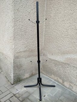 Stojan na pneumatiky