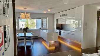 Prodej rodinného domu 203 m², pozemek 344 m² Prašnice, Brno
