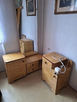 Starožitná skříň, postel, ložnice