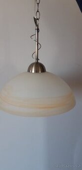 Lampa stropní jemně zbarvená