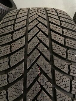 Zimni pneu Bridgestone 245/50/19 95% bmw x3 x4 7 I7