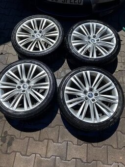 Letní sada alu kol Škoda Superb Canopus 19" - 235/40 R19