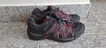 Nízké turistické boty Salomon, vel. 38,5