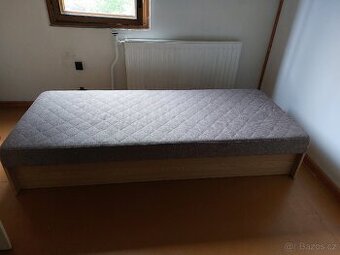 Postel s úložným prostorem