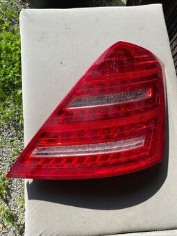 Pravé zadní světlo Mercedes S w221