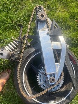 Rozprodam zadni cast z Honda CBR 929RR Fireblade 00-01