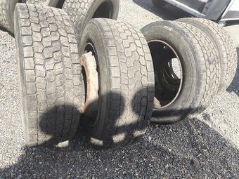 Nákladní pneu 295/60 R22,5