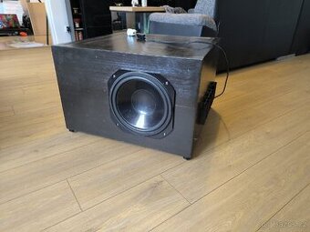 Subwoofer v boxu / Reproduktor