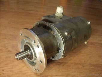 Elektromotor s převodovkou 400 V / 390 ot. / min