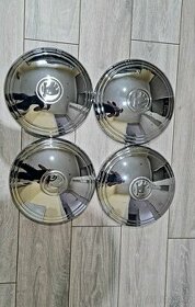 Sada novonachrómovaných puklic skoda 1000