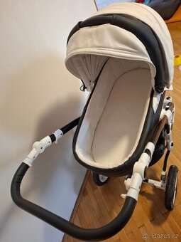 Dětský kočárek se spoustou příslušenství