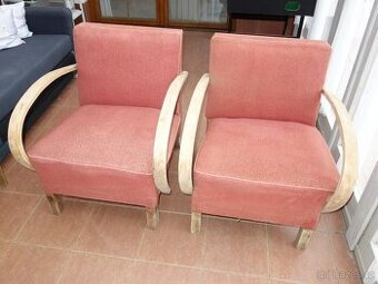 Dvě křesla Halabala červené, cena je za obě dohromady