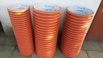 Velké odpadní trubky