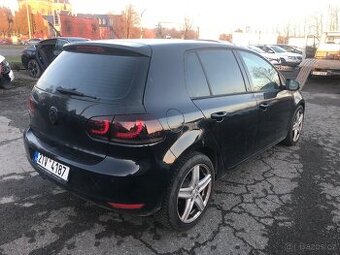 VW Golf VI 2.0TDI-CRko  KLIMA   PARKOVACÍ LOKÁTOR