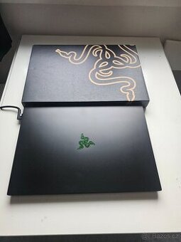 Herní Notebook Razer blázen 18. - 1
