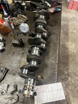 N57D30 kliková hřídel + ložiska