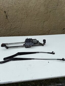 Prodám mechanizmus stěračů, na Škoda Octavia 2.