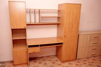 Sestava nábytku pro studenta.