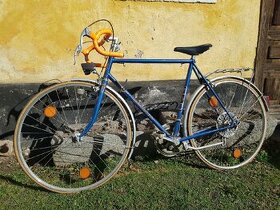 Silniční kolo Favorit