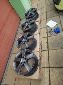 Prodám hezká litá kola DEZENT 7x17,  na šrouby 5x114,3