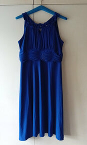 Šaty do společnosti