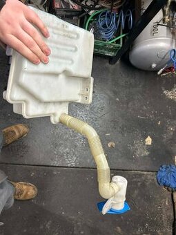 superb  nadobka ostřikovaču