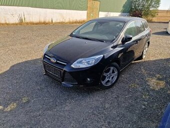 Ford Focus combi mk3 1.0i Ecobooast černá barva