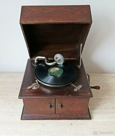 Carnophon - Starožitný stolní gramofon ve dřevěné skříni