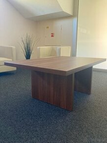 Konferenční stolek