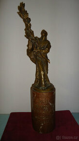 Starožitná bronzová socha 53cm vysoká a cca 9kg vážicí socha