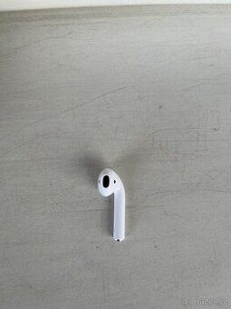 Airpods 2 levé sluchátko