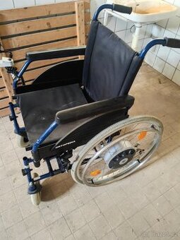 Invalidní vozík s přídavnými elektrickými motory E-FIX