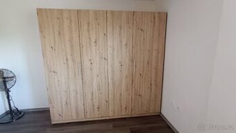 Šatní skříň