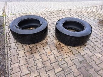 Prodám 2x vodící pneu Kumho 385/55 R22,5