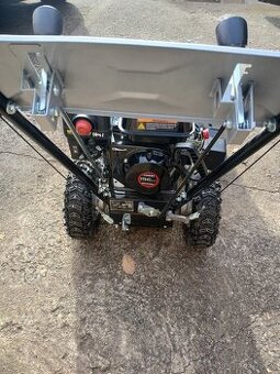 Motorový zametací kartáč