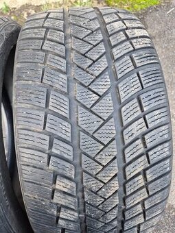 235/40r19 -Zimni 2ks Vredestein 6mm
