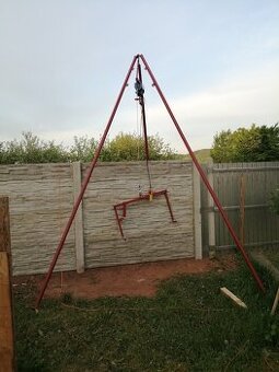 stavební jeřábová trojnožka - pronájem