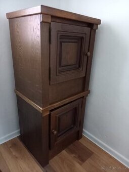 Dubové rustikální noční stolky