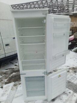 Vestavná lednice s mrazákem Whirlpool