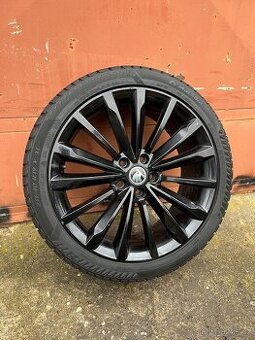 Škoda Superb R19 Zánovní zimní pneu