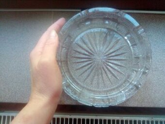 VELKÝ RUČNĚ BROUŠENÝ POPELNÍK Ruckl