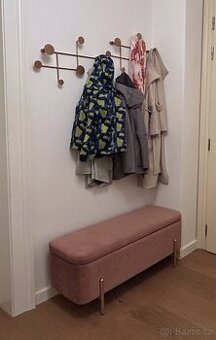 Chodba – lavice s úložným prostorem + 2 věšáky