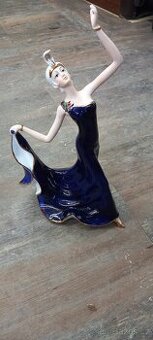 Porcelánová soška tanečnice