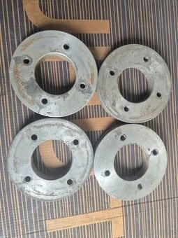 Rozšiřovací podložky na škodu 100