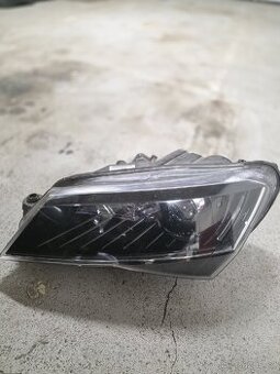 Světlo predni škoda superb 3