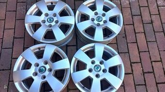 Zachovalé alu disky originál Škoda Octavia II 6jx15 h2 et47.