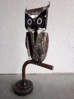 Kovová socha - Sova (prodej/pronájem)