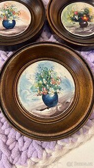 Sada tří malovaných obrázků